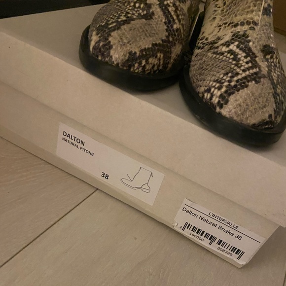 Gorgeous snake print boots in leather - Picture 8 of 8